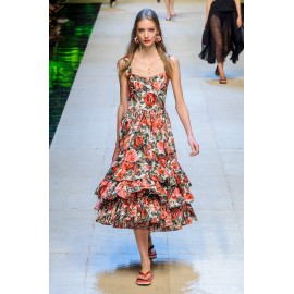 Коприна Dolce&Gabbana розови рози на бял фон